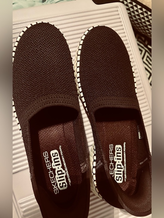 Skechers Shoes - Womens Slip-On Knit Sneakers in dark burgundy colour